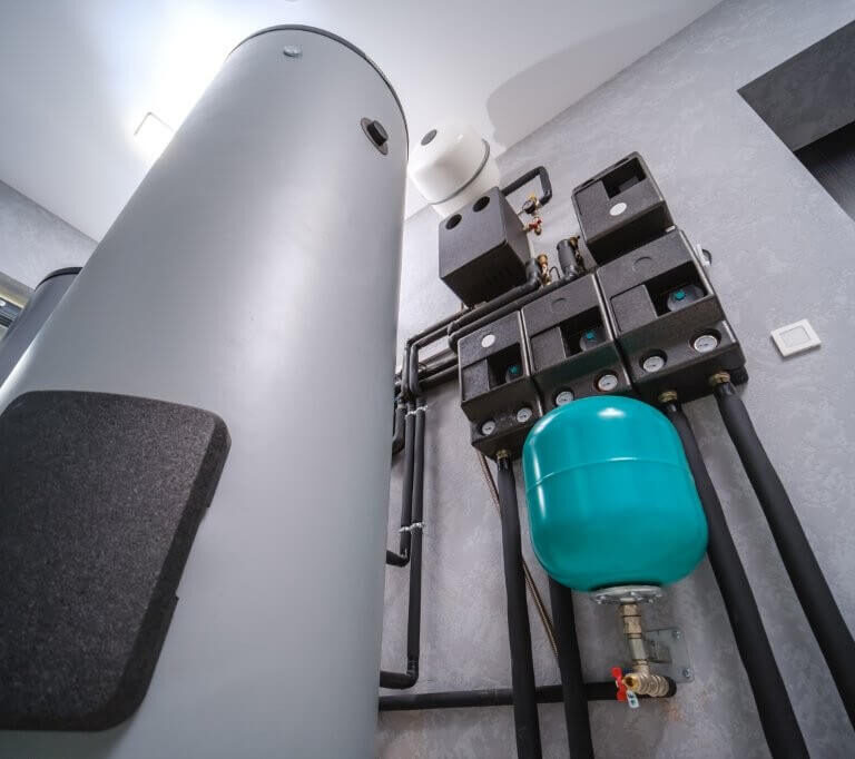 Zonnestroomboiler met een expansievat